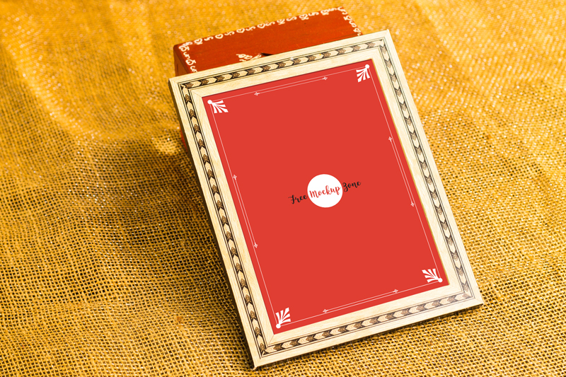 Free-Traditional-Photo-Frame-Mockup