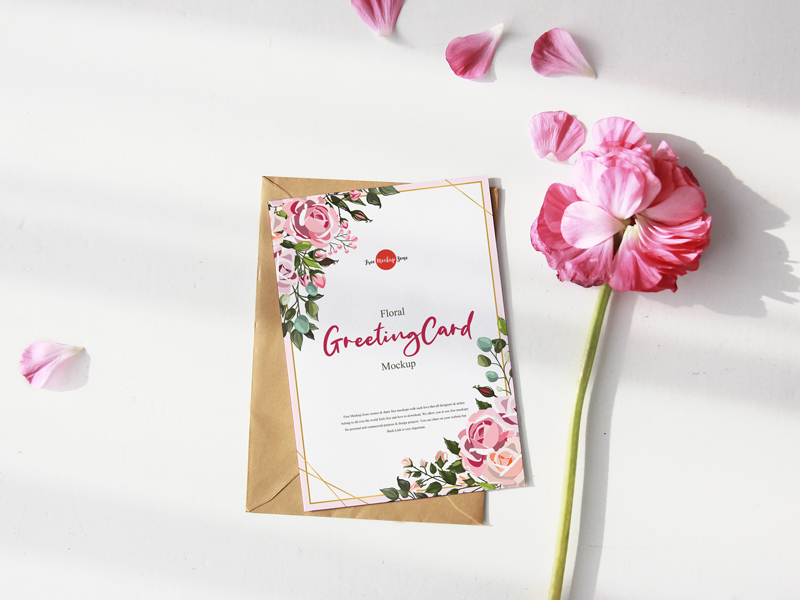 Free-Floral-Greeting-Card-Mockup