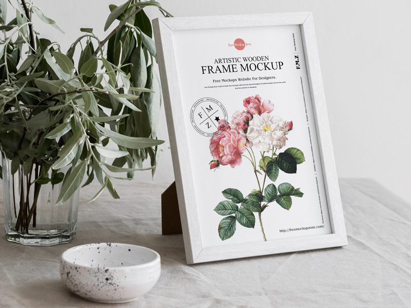 Free-Artistic-Wooden-Frame-Mockup-PSD-600