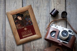 Free-Retro-Vintage-Wooden-Photo-Frame-Mockup